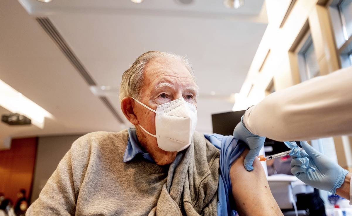 Este lunes comienza la vacunación en geriátricos y se abre el registro para mayores | Información General