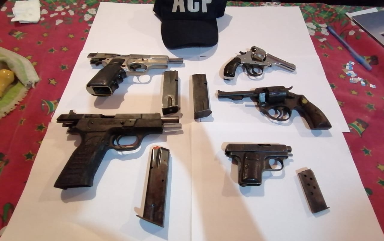 Detuvieron a un policia por violencia de género y le secuestraron cinco armas de fuego | Información General