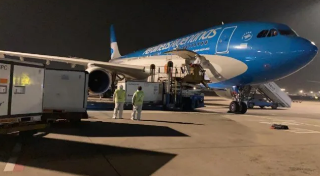 Llega esta noche desde China el primer lote con un millón de vacunas Sinopharm | Información General