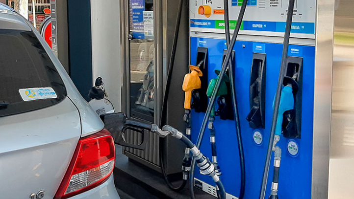 La nafta volverá a subir por la actualización de impuestos el 12 de marzo | Información General