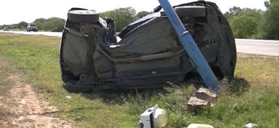 Chocó de frente contra un camión y dos de los seis ocupantes del auto murieron | Información General