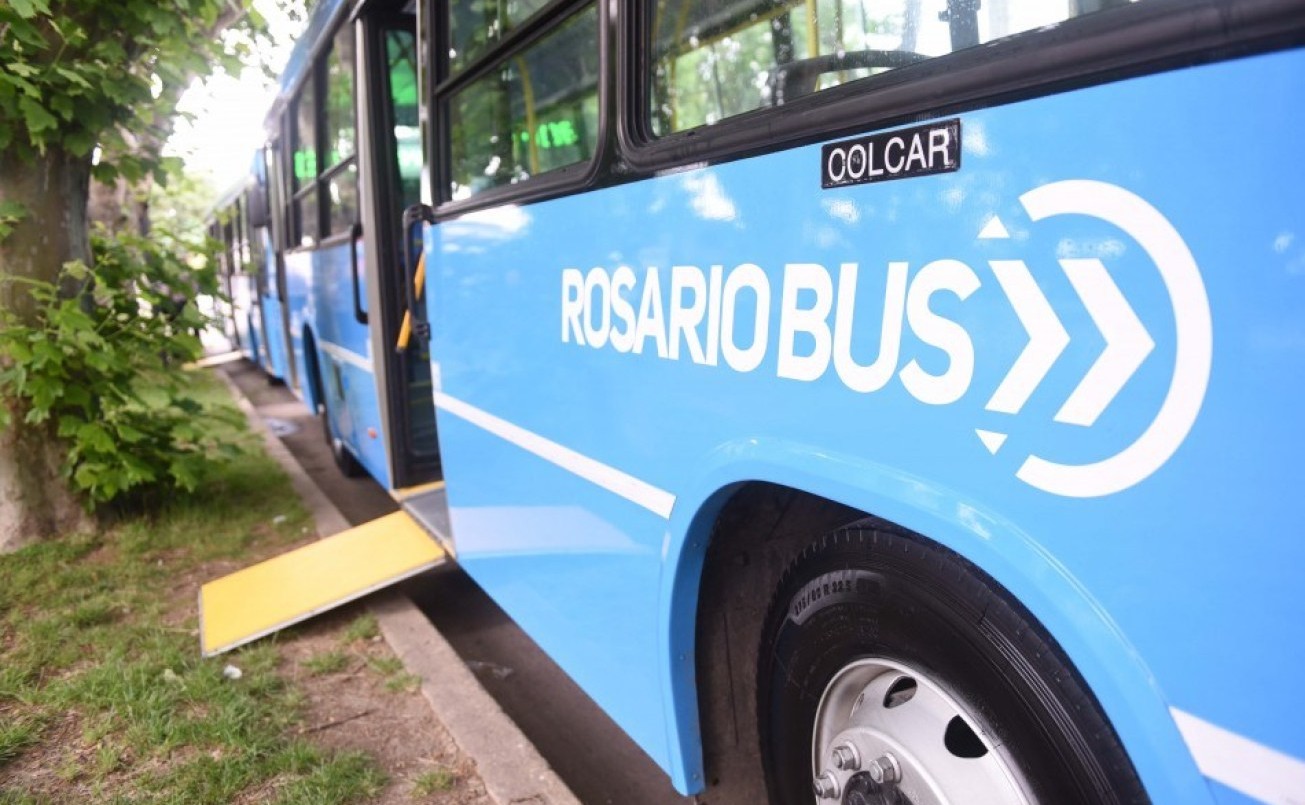 Baigorria: atacaron colectivo a botellazos y destrozaron puerta trasera | Información General