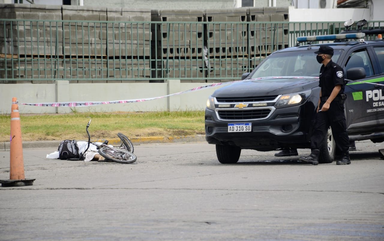 Un ciclista fue atropellado por un camión y falleció en Presidente Perón y Circunvalación | Rosario y la región
