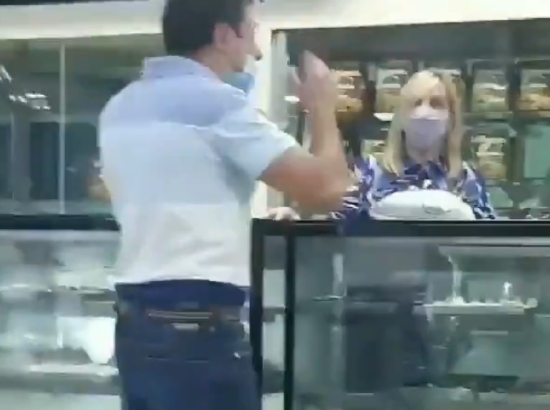 Cliente indignado porque le pesaron el papel de las masas finas | Rosario y la región