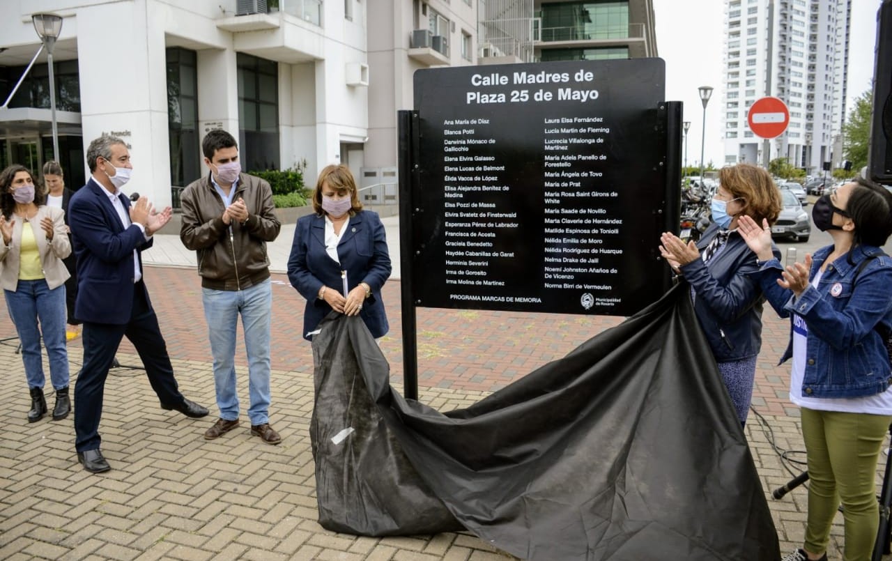 Homenaje a Madres de Plaza 25 de Mayo, ícono de resistencia civil en Rosario | Rosario y la región