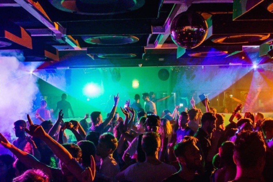 Boliches piden reabrir para desalentar fiestas clandestinas y controlar a los jóvenes | Rosario y la región