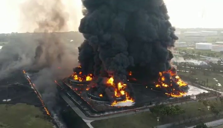 Impactante incendio en una de las refinerías más importantes de Indonesia: hay tres desaparecidos | Internacionales