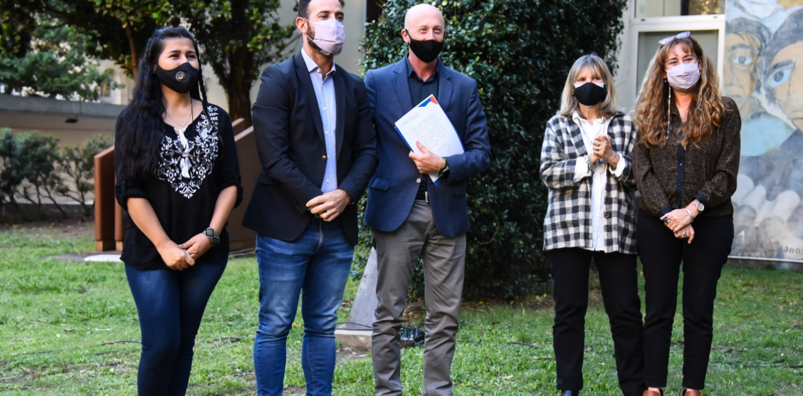 La provincia entregó legajos de la última dictadura a ex presas y presos políticos de Rosario | Rosario y la región