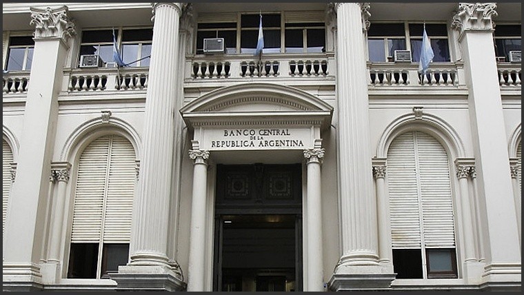 Incentivan a los bancos para que ofrezcan productos a clientes sin historial crediticio | Servicios