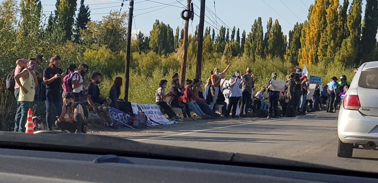 Neuquén: Doce horas de piquetes tensionaron el clima social | Información General