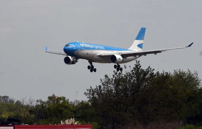 Aerolíneas Argentinas traslada otros 7 vuelos de Aeroparque a Ezeiza por personal contagiado con coronavirus | Información General