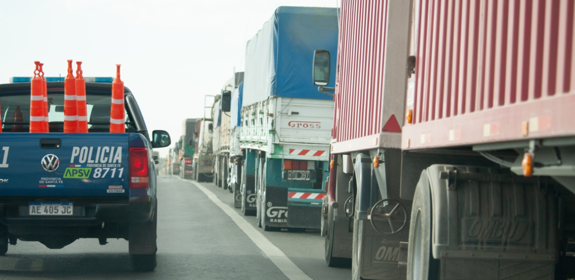Despliegan operativos en rutas del cordón industrial para reforzar la seguridad vial por la Cosecha Gruesa | Rosario y la región