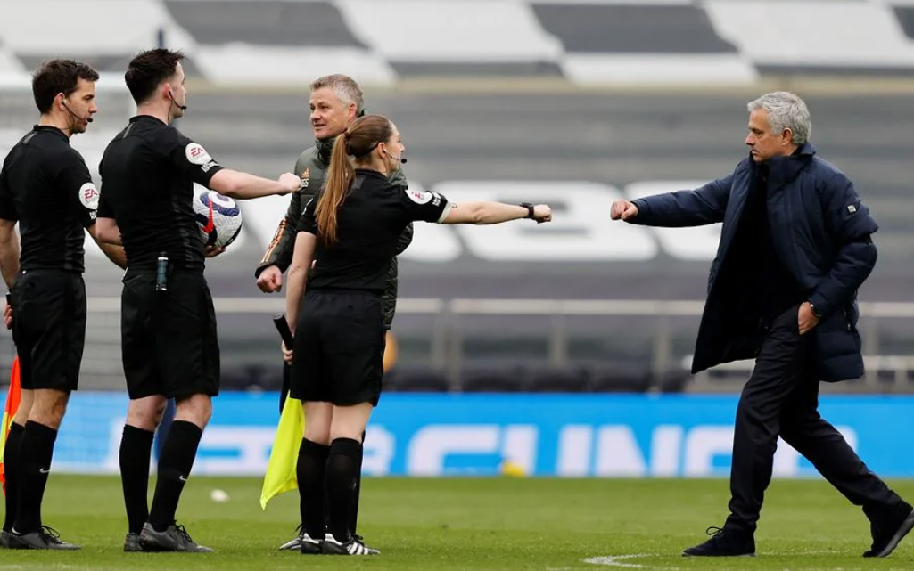 Cortaron más de 100 veces un partido del Tottenham y el Manchester United en la televisión iraní para no mostrar las piernas de la árbitro asistente | Deportes