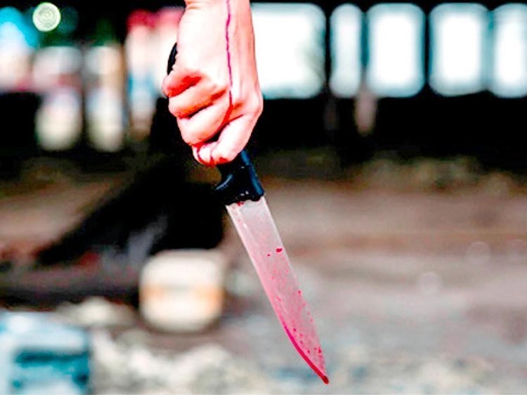 Le golpeó la puerta haciéndose pasar por un amigo, lo apuñaló y está grave | Rosario y la región