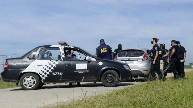 Encontraron un cuerpo sin vida dentro de un vehículo en la zona del Aeropuerto | Rosario y la región