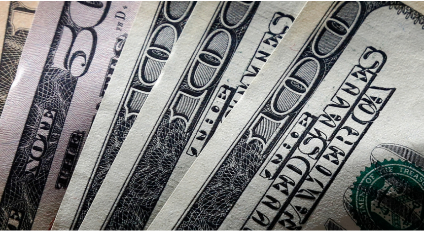 El blue volvió a bajar, pero cerró el mes con un avance acumulado de $9 | Economía y negocios