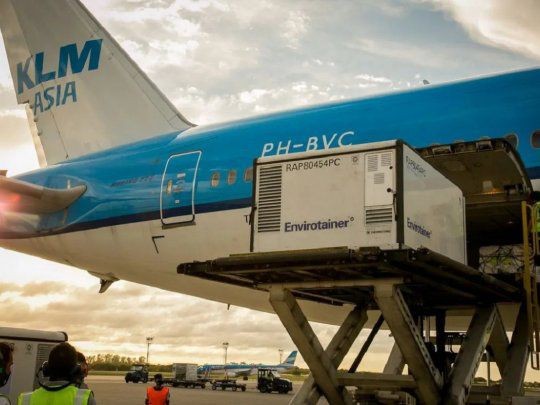 Llegaron más de 200.000 dosis de la vacuna de AstraZeneca al país | Información General