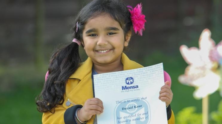 Una niña inglesa de 4 años demostró tener un coeficiente similar al de Einstein | Tecnología
