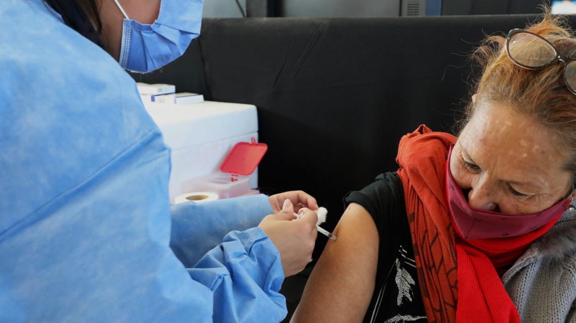 Santa Fe recibió 172.800 dosis de AstraZeneca: habrá operativos de vacunación todo el fin de semana | Información General