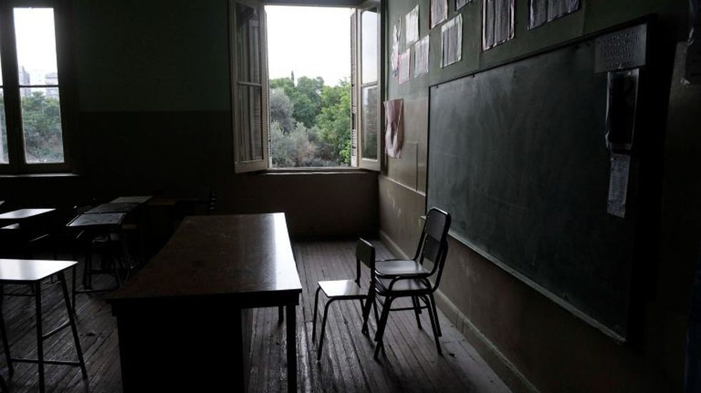 Piden que Santa Fe suspenda la presencia de docentes en las escuelas | Información General