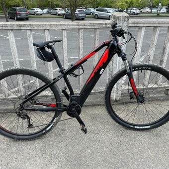 Cosas que solo suceden en Japón: dejó la bici pinchada en el parque y en vez de robársela se la arreglaron | Tecnología