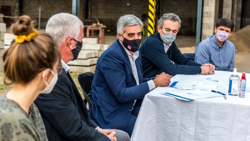La UNR y la Municipalidad fabricarán bancos para montar aulas al aire libre | Rosario y la región