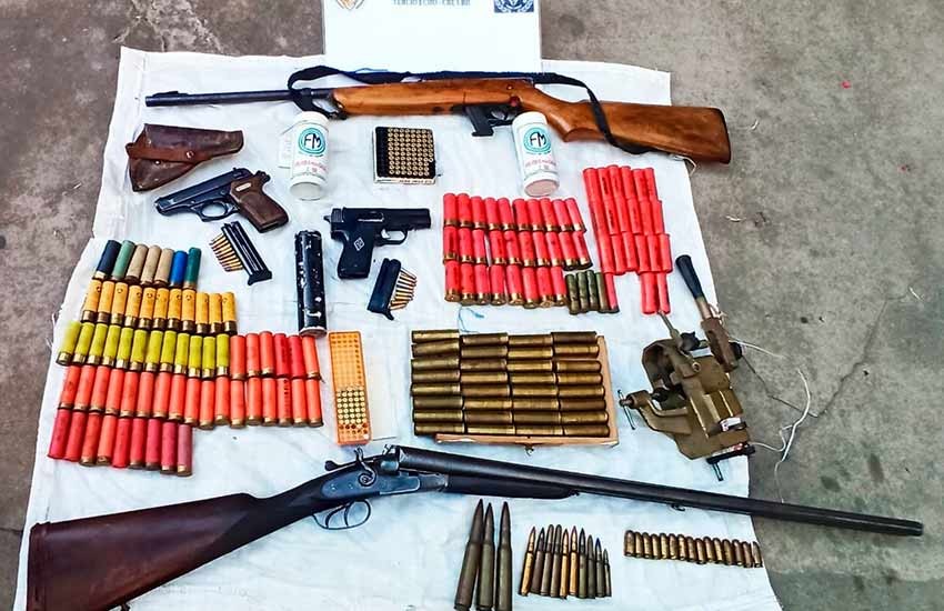 Cuatro detenidos y una gran cantidad de armas y municiones secuestradas en zona sur | Rosario y la región
