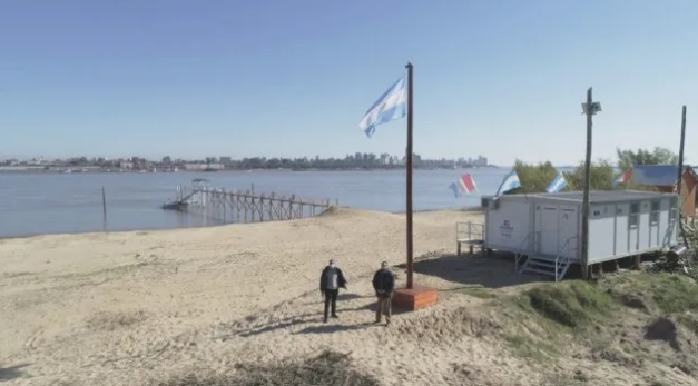 Histórico izamiento de la bandera nacional en la isla Sabino Corsi | Información General