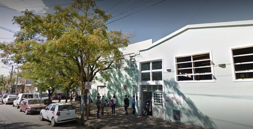 Escuela denunció que le usurparon varias aulas y el campo de deportes | Información General