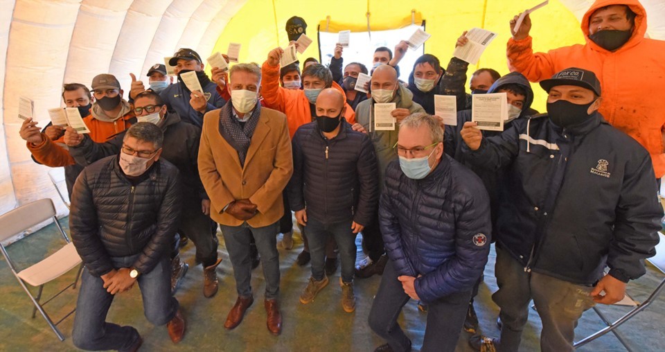 Instalan una carpa sanitaria en el muelle de Puerto Madryn para vacunar marineros | Información General