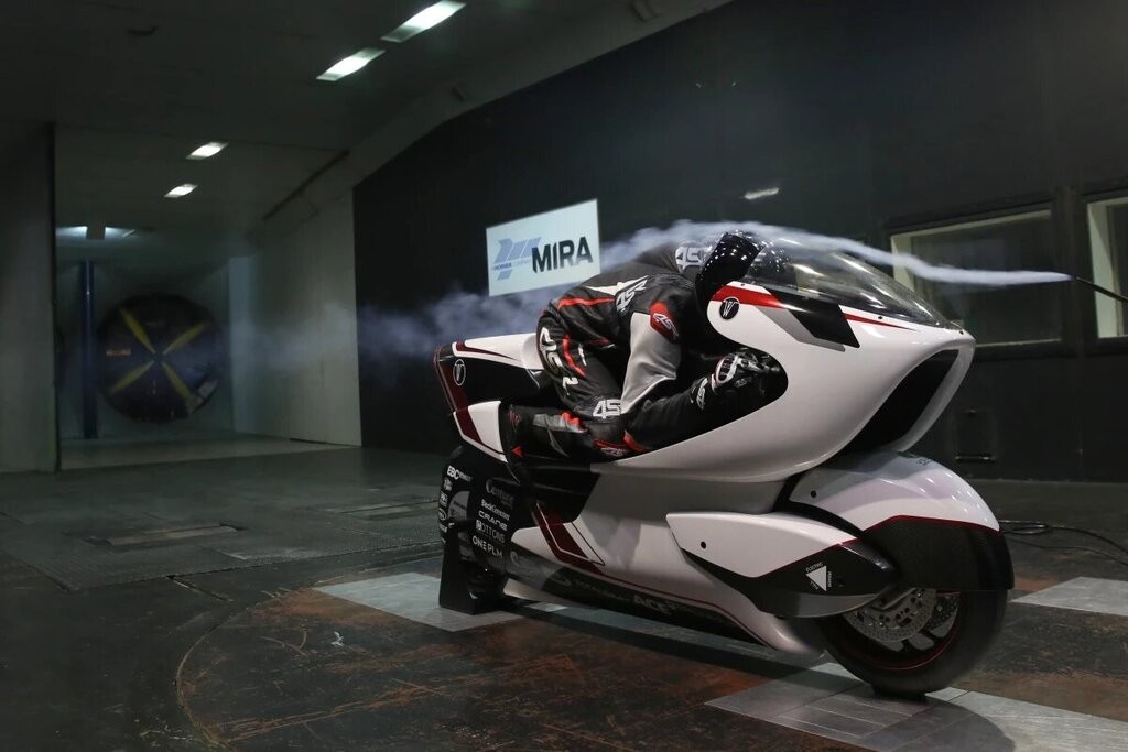 WMC250EV, la moto eléctrica que aspira a ser la más veloz del mundo, tiene un agujero en el medio | Tecnología
