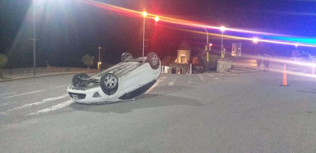 Mar del Plata: un conductor alcoholizado volcó en la costa y quiso escapar | Información General