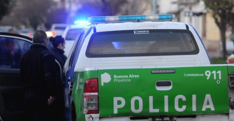 Roban 10.000 dólares y 500.000 pesos a un matrimonio en una entradera en La Plata | Información General