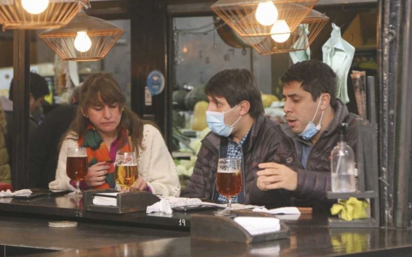 Cambian los parámetros del semáforo epidemiológico: se habilitan aforos del 50% | Información General