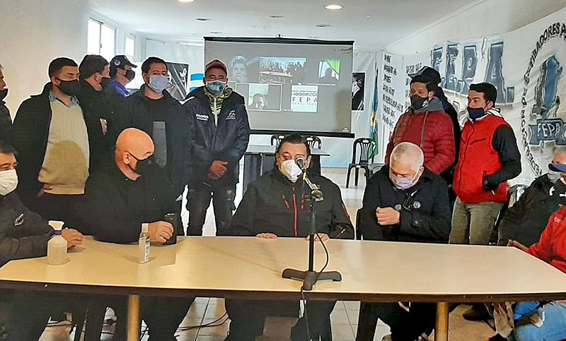 Los estibadores paran en repudio a la golpiza que recibieron dirigentes por pedir salarios más altos | Información General