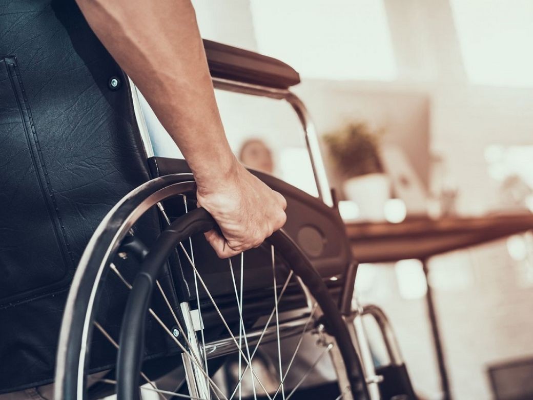 Personas en sillas de ruedas protestan contra los microdepartamentos | Información General