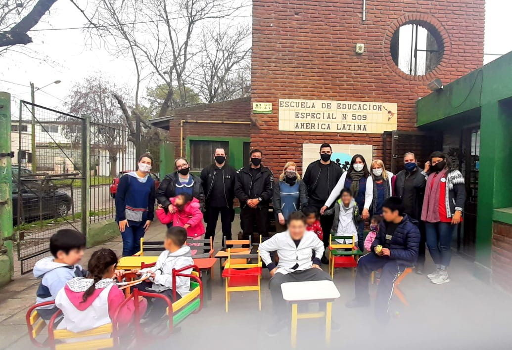 Desde una cárcel donaron mesas, sillas y una repisa para una Escuela Especial | Información General