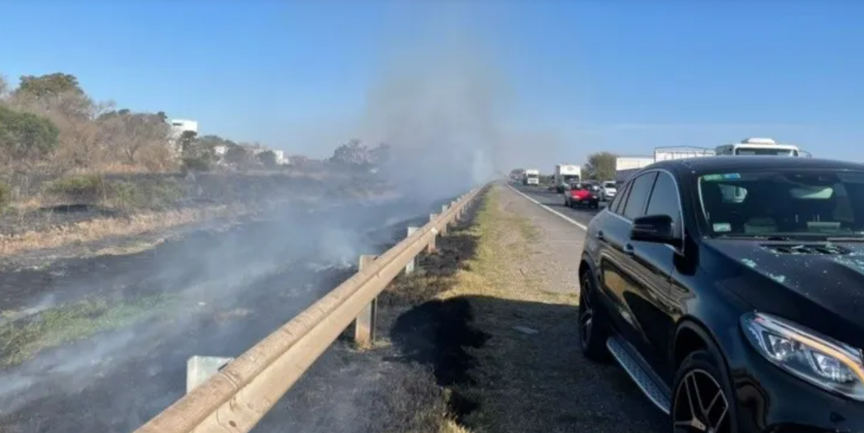 Admiten en Seguridad Vial que no se pueden prevenir los incendios en la Autopista | Rosario y la región