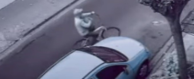 Video: "bicichorros" asaltaron a un joven en Villa Madero y los detuvieron | Información General