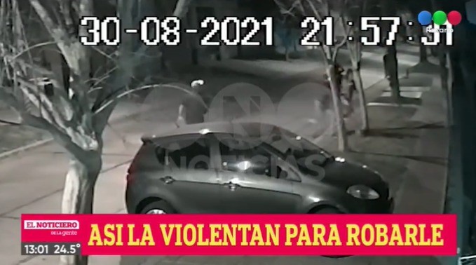 Motochorros arrastraron a una mujer para robarle la cartera | Rosario y la región