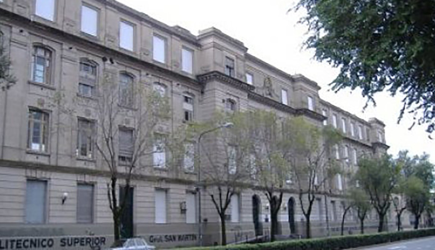 Docentes de las escuelas dependientes de la UNR en alerta por el regreso inconsulto a la presencialidad | Rosario y la región