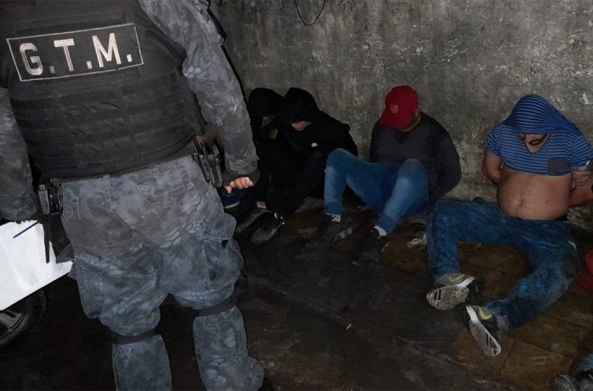 Llamaron a la Policía porque escucharon disparos y detuvieron a 4 hombres con armas de fuego | Rosario y la región