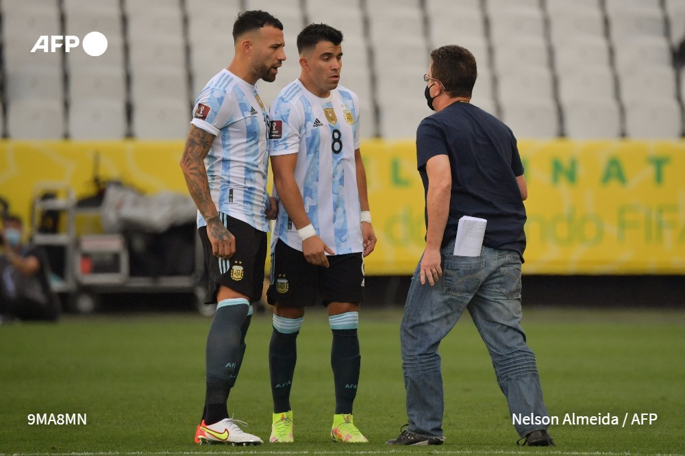 Escándalo Mundial: el partido entre Brasil y Argentina quedó suspendido a los 6 minutos de juego por el ingreso de autoridades sanitarias | Deportes
