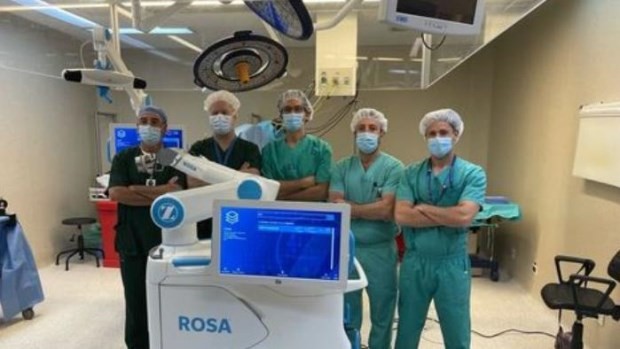 Realizan por primera vez un reemplazo total de rodilla con tecnología robótica | Tecnología