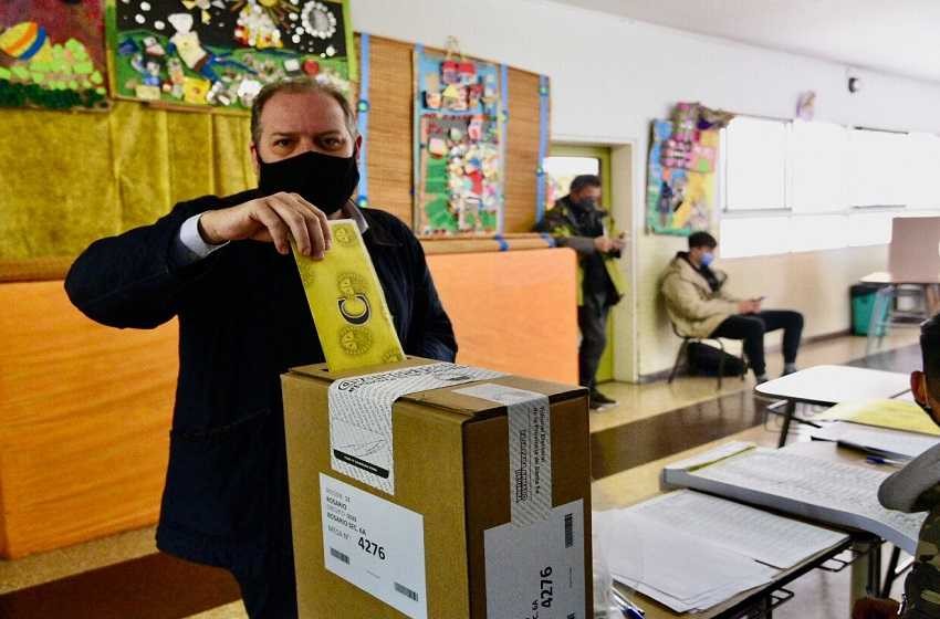 Charly Cardozo se quejó por las demoras de autoridades de mesa y por el Correo: "Hay gente que vino a votar y se fue enojada" | Rosario y la región
