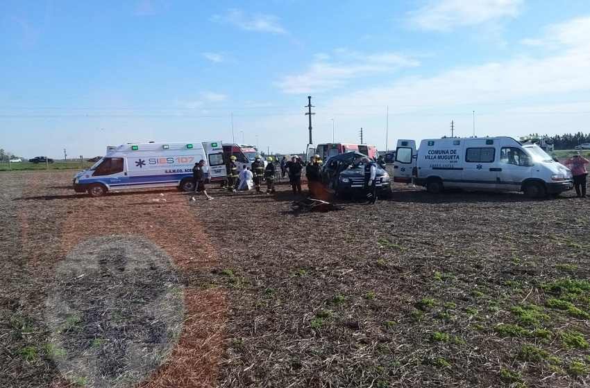 Fuerte choque entre un camión y una camioneta dejó tres heridos, uno de gravedad | Rosario y la región