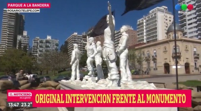 Spoiler alert: Netflix montó un homenaje en el Monumento | Rosario y la región