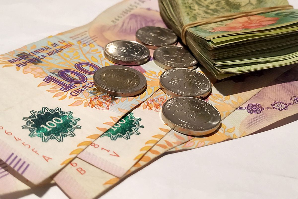 El Gobierno apunta a subir entre 46% y 48% el salario mínimo | Información General