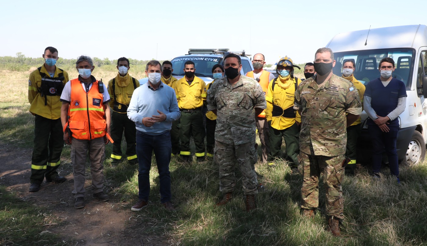 La provincia realiza dos operativos simultáneos para controlar focos de incendios en zona de islas | Rosario y la región