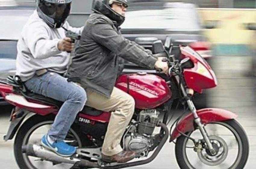 Motochorros balearon a un joven de 21 años en República de la Sexta tras robarle el celular | Rosario y la región